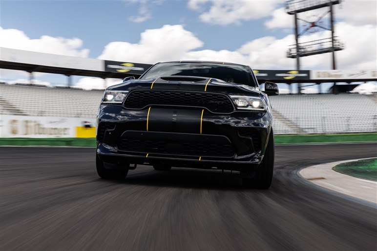 伝統のHEMIエンジンが終焉。V8 6.4LのモンスターSUV、ダッジ「デュランゴ アルケミー」の衝撃度…写真でチェック