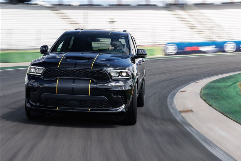 伝統のHEMIエンジンが終焉。V8 6.4LのモンスターSUV、ダッジ「デュランゴ アルケミー」の衝撃度…写真でチェック