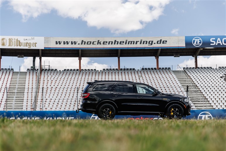 伝統のHEMIエンジンが終焉。V8 6.4LのモンスターSUV、ダッジ「デュランゴ アルケミー」の衝撃度…写真でチェック