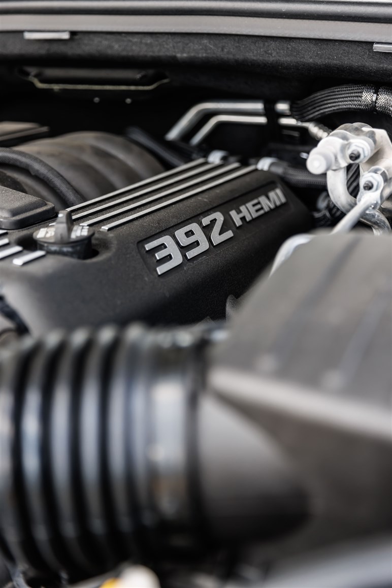 伝統のHEMIエンジンが終焉。V8 6.4LのモンスターSUV、ダッジ「デュランゴ アルケミー」の衝撃度…写真でチェック