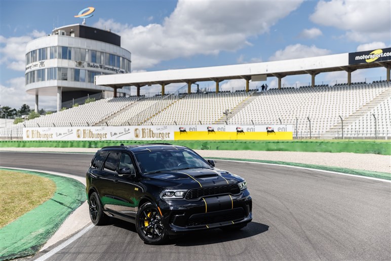伝統のHEMIエンジンが終焉。V8 6.4LのモンスターSUV、ダッジ「デュランゴ アルケミー」の衝撃度…写真でチェック
