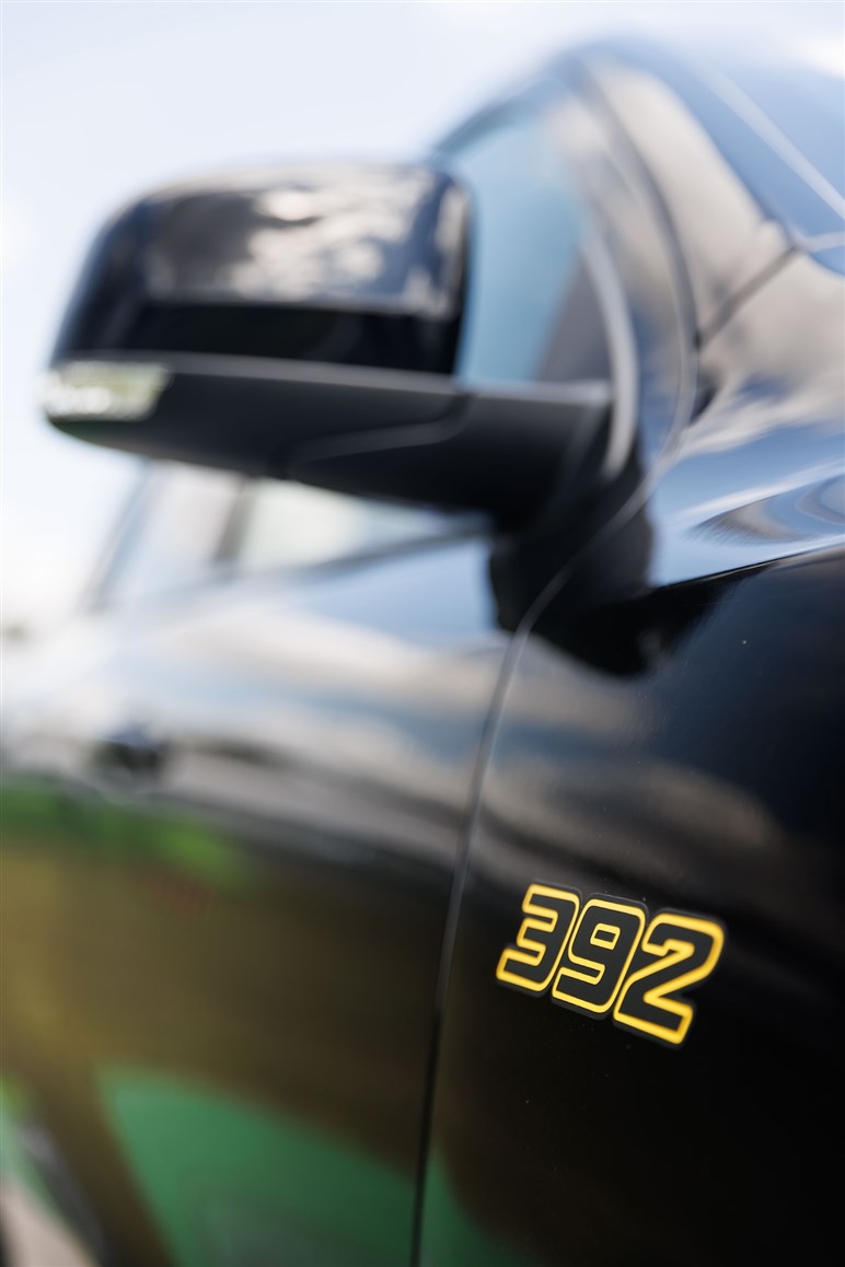 伝統のHEMIエンジンが終焉。V8 6.4LのモンスターSUV、ダッジ「デュランゴ アルケミー」の衝撃度…写真でチェック