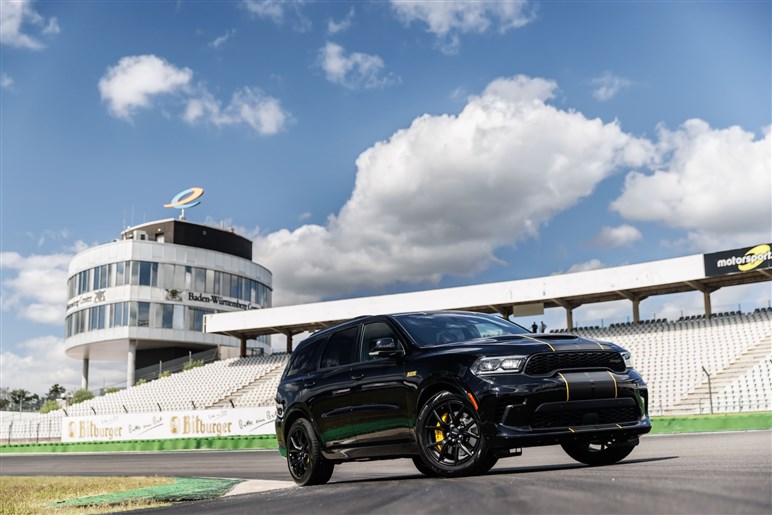 伝統のHEMIエンジンが終焉。V8 6.4LのモンスターSUV、ダッジ「デュランゴ アルケミー」の衝撃度…写真でチェック