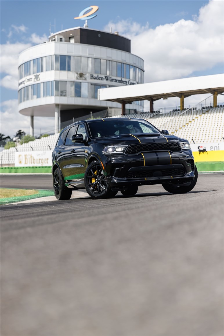 伝統のHEMIエンジンが終焉。V8 6.4LのモンスターSUV、ダッジ「デュランゴ アルケミー」の衝撃度…写真でチェック