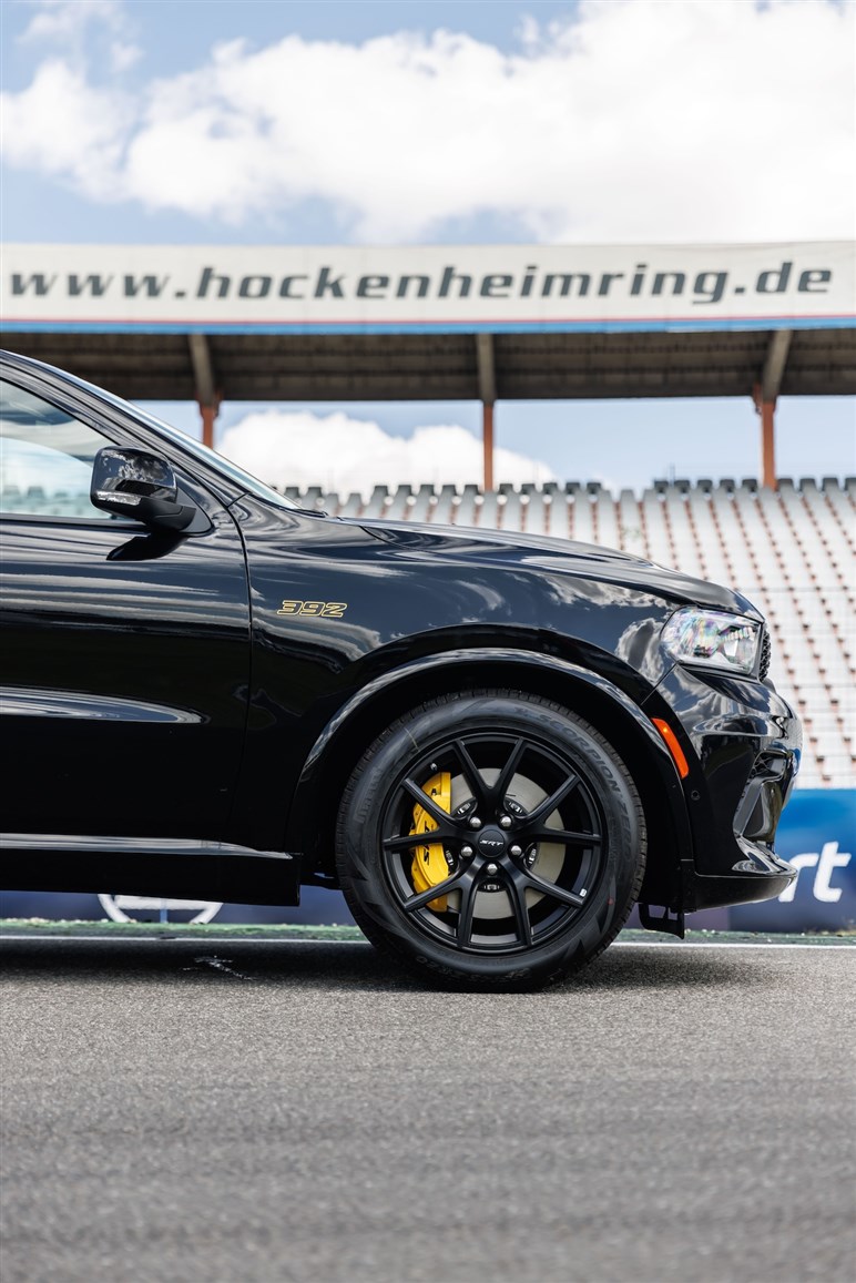 伝統のHEMIエンジンが終焉。V8 6.4LのモンスターSUV、ダッジ「デュランゴ アルケミー」の衝撃度…写真でチェック
