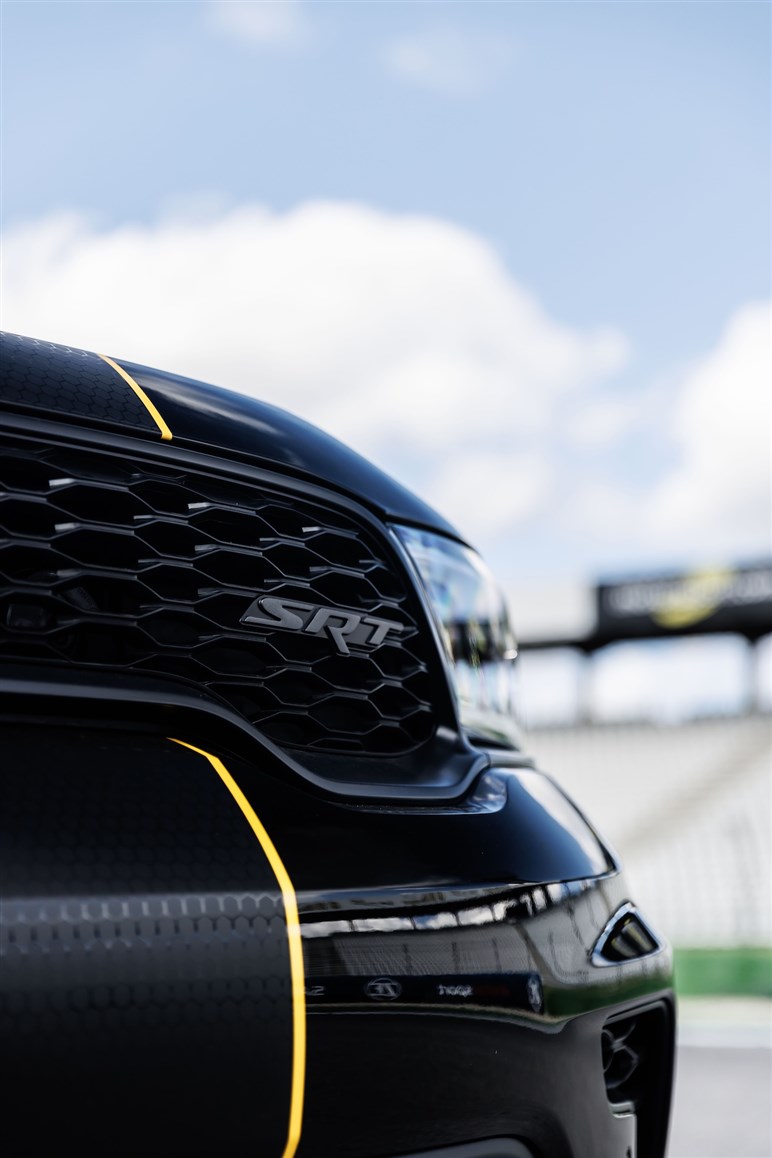 伝統のHEMIエンジンが終焉。V8 6.4LのモンスターSUV、ダッジ「デュランゴ アルケミー」の衝撃度…写真でチェック