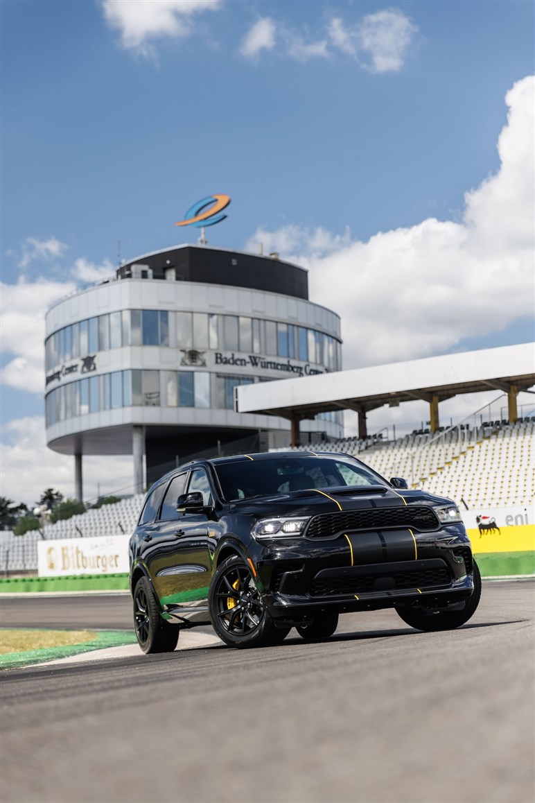 伝統のHEMIエンジンが終焉。V8 6.4LのモンスターSUV、ダッジ「デュランゴ アルケミー」の衝撃度…写真でチェック