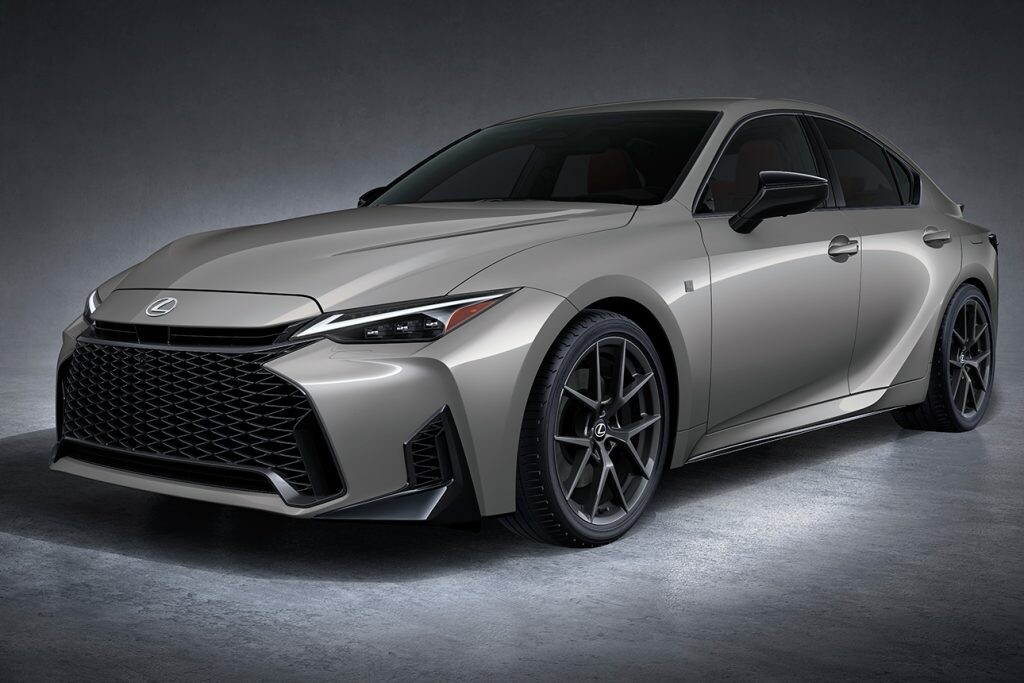 レクサス 新型「IS」世界初公開！スポーティさ磨き上げた精悍なスタイリングへ
