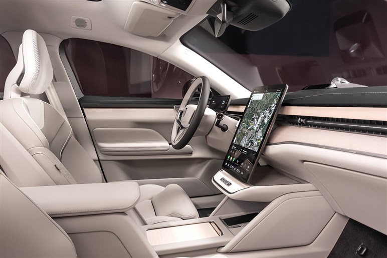 【XC60はもう時代遅れ？】次世代ソフトウェアSUV「EX60」の登場が示すボルボ電動化の現在地