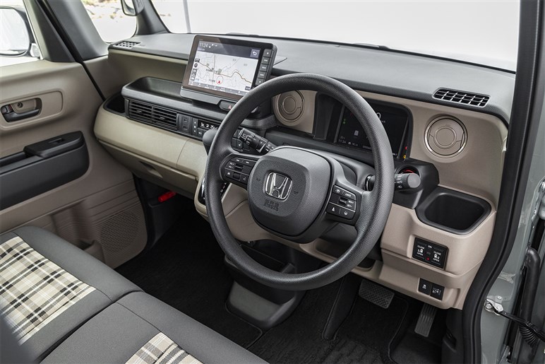 【やっぱり王者は強かった】ホンダ「N-BOX」、2025年上半期の新車販売台数で1位を獲得…登場から14年で累計284万を突破