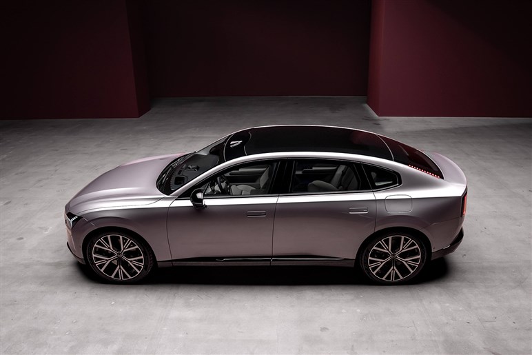 【XC60はもう時代遅れ？】次世代ソフトウェアSUV「EX60」の登場が示すボルボ電動化の現在地