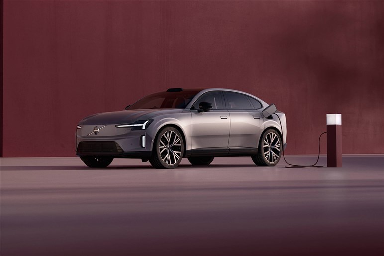 【XC60はもう時代遅れ？】次世代ソフトウェアSUV「EX60」の登場が示すボルボ電動化の現在地