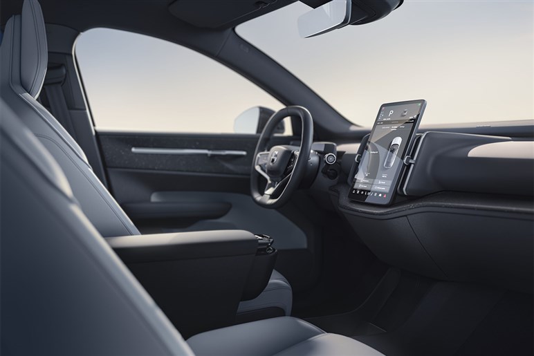 【XC60はもう時代遅れ？】次世代ソフトウェアSUV「EX60」の登場が示すボルボ電動化の現在地