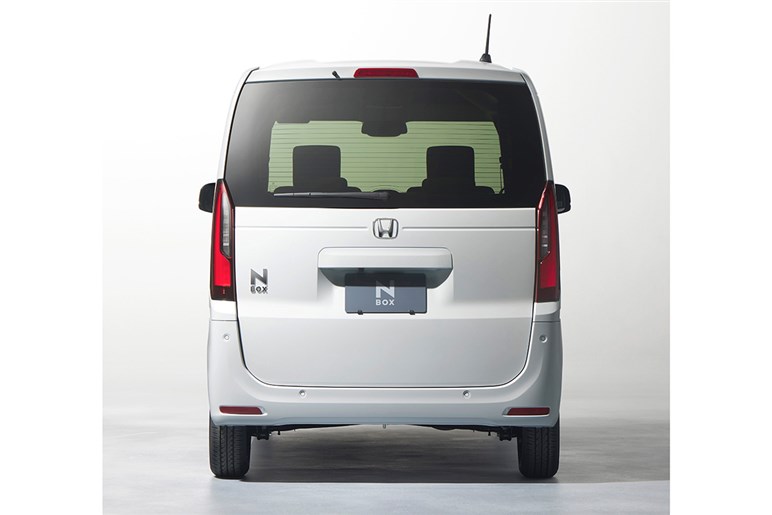 【やっぱり王者は強かった】ホンダ「N-BOX」、2025年上半期の新車販売台数で1位を獲得…登場から14年で累計284万を突破