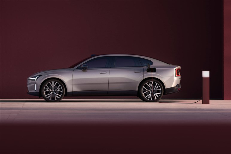 【XC60はもう時代遅れ？】次世代ソフトウェアSUV「EX60」の登場が示すボルボ電動化の現在地