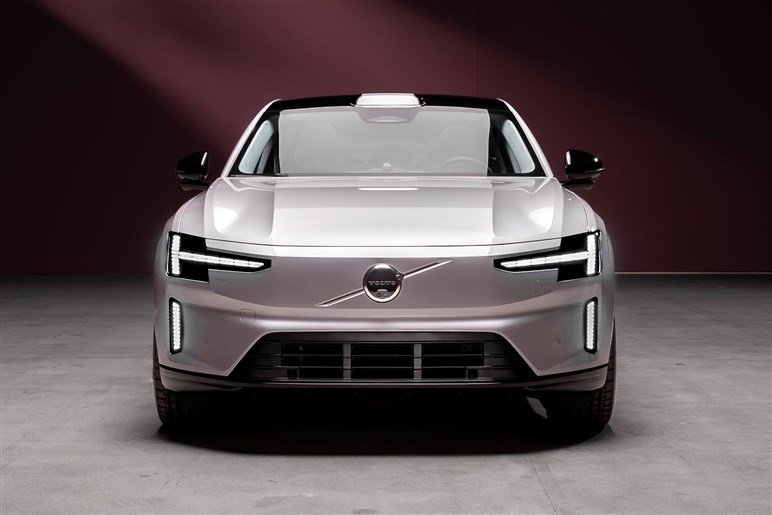 【XC60はもう時代遅れ？】次世代ソフトウェアSUV「EX60」の登場が示すボルボ電動化の現在地