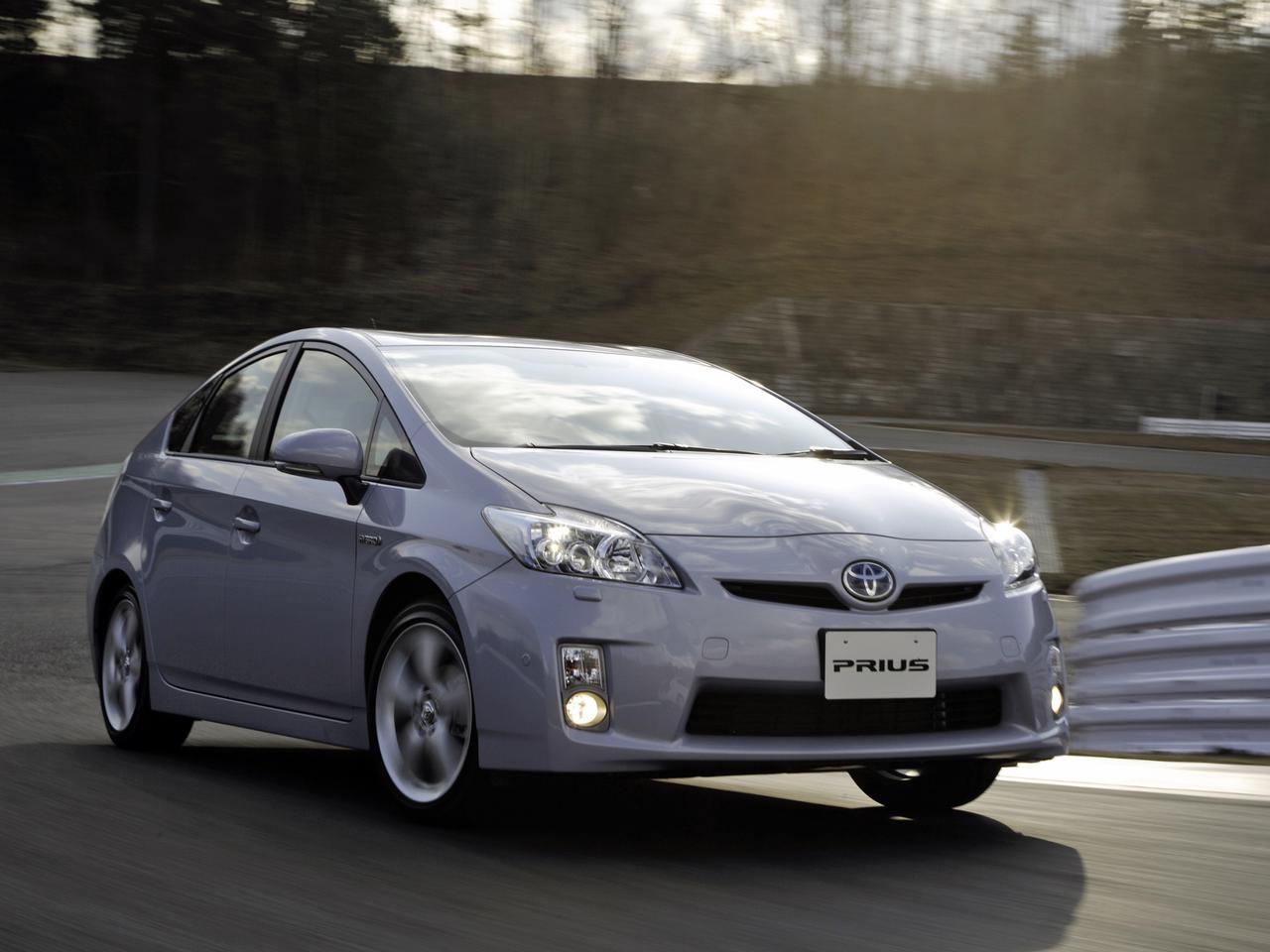 10年ひと昔の国産車 15 トヨタ プリウスのno 1ハイブリッドの座は揺るぎなしのようだった Webモーターマガジン 自動車情報サイト 新車 中古車 Carview