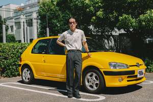 イエローのプジョー106は、日常の差し色になる小粋なホットハッチ｜フォトグラファー澤村洋兵の「クルマと彩るボクらの生活」vol.5