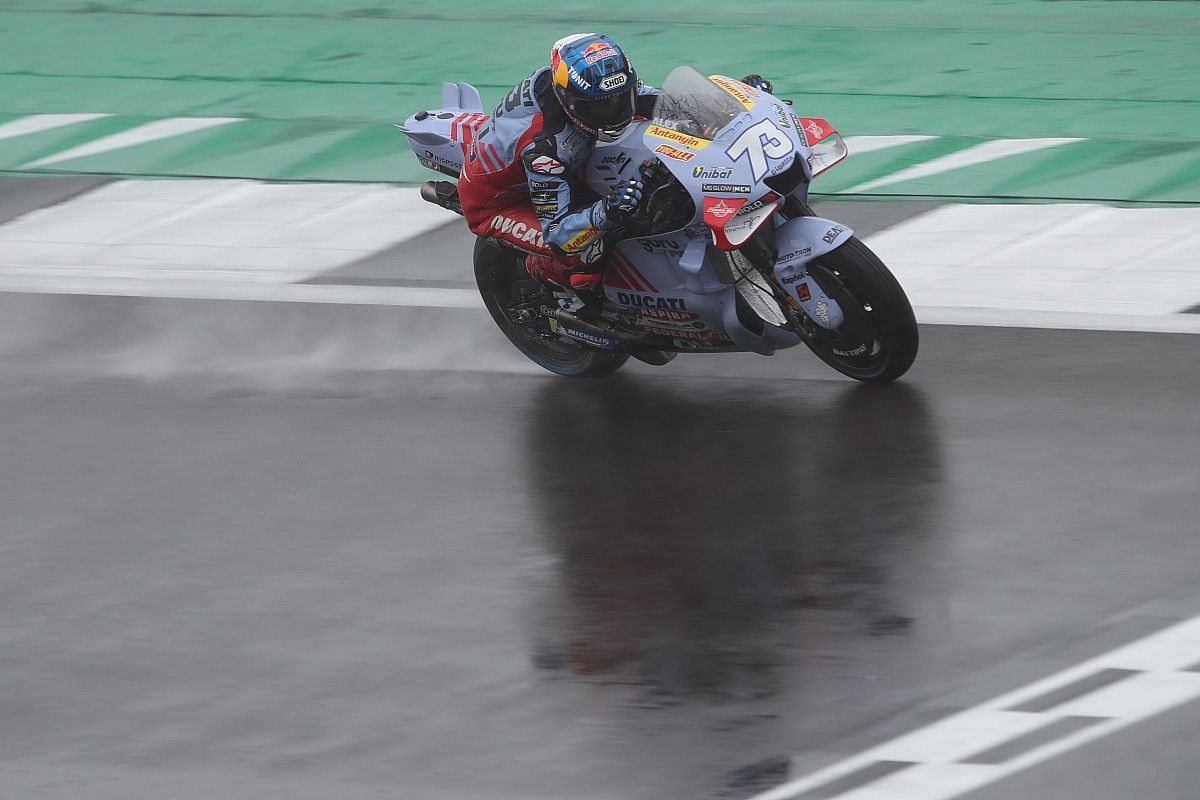 【MotoGP】アレックス・マルケス、強雨襲った予選でのレースディレクションの対応を批判「地域選手権かと思った」｜イギリスGP