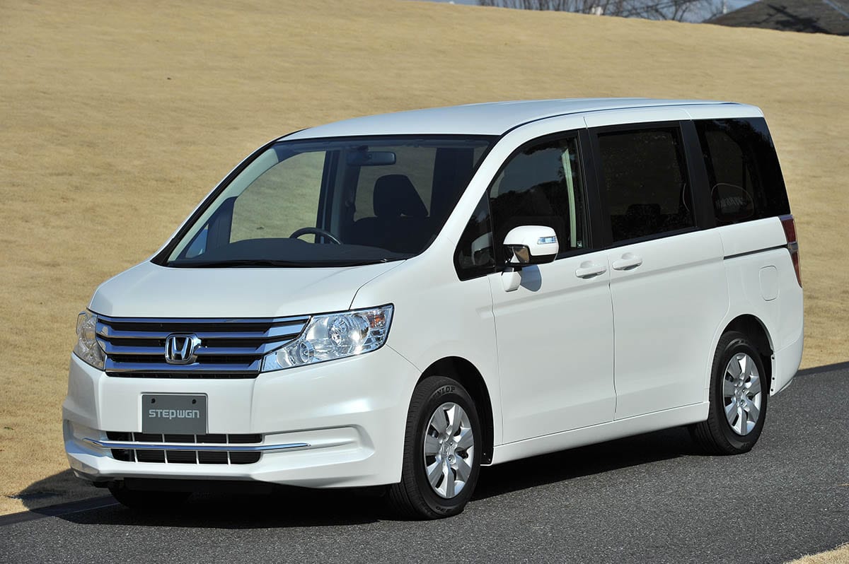 ホンダ ステップワゴン 12年4月 15年4月 中古車選びに役立つ 当時モノ 新車レビュー 試乗記 スタイルワゴン ドレスアップナビ 自動車情報サイト 新車 中古車 Carview