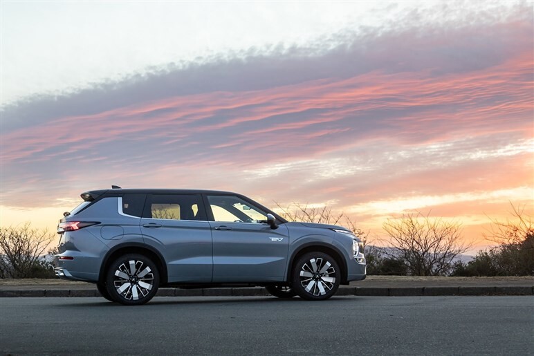 【気付ける？】バッテリーから見た目、走りまで…三菱「アウトランダー」の改良が“フルモデルチェンジ級”だった