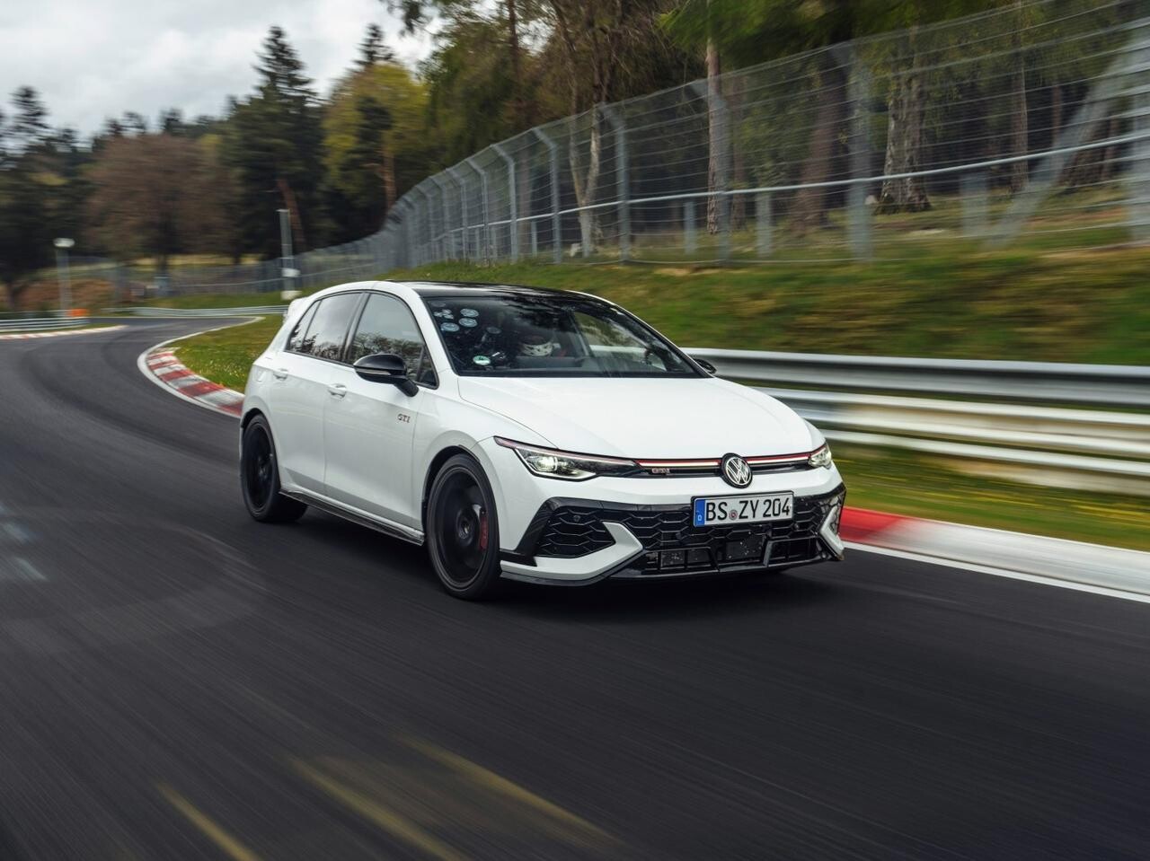 フォルクスワーゲン史上最速のGTI誕生！「ゴルフGTI エディション50」がニュルブルクリンクを席巻