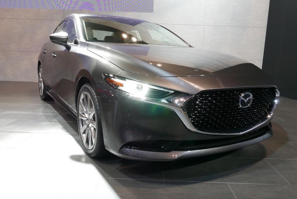 いいセダンが出ましたね Mazda３のデザインをスバルの前デザイン部長難波治教授が語る 4ドアセダン編 Motorfan 自動車情報サイト 新車 中古車 Carview