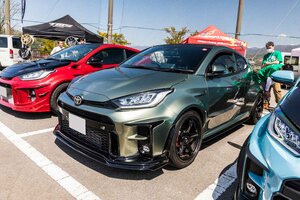 R34型スカイラインGT-Rの特別色をラッピングで実現した“グリーンのGRヤリス”