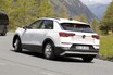 フォルクスワーゲンのベストセラーSUV「T-Roc」の次期型プロトタイプをキャッチ！「ChatGPT」タブレットを搭載