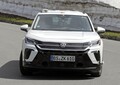 フォルクスワーゲンのベストセラーSUV「T-Roc」の次期型プロトタイプをキャッチ！「ChatGPT」タブレットを搭載