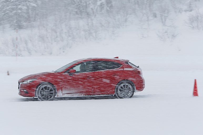 CX-8ほかに雪上試乗。マツダ車に感じる一本筋が通った走りの中身に触れた