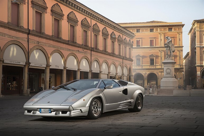 【驚愕】価格は2億超え!? 「ディアブロ」を現代流に昇華させた「エキセントリカV12」が凄すぎる