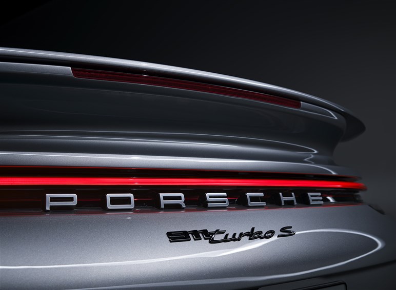 【高額注意】375万円ホイール＆270万円ウイング！ 米チューナーが手がけるポルシェ「992」用カスタム現る