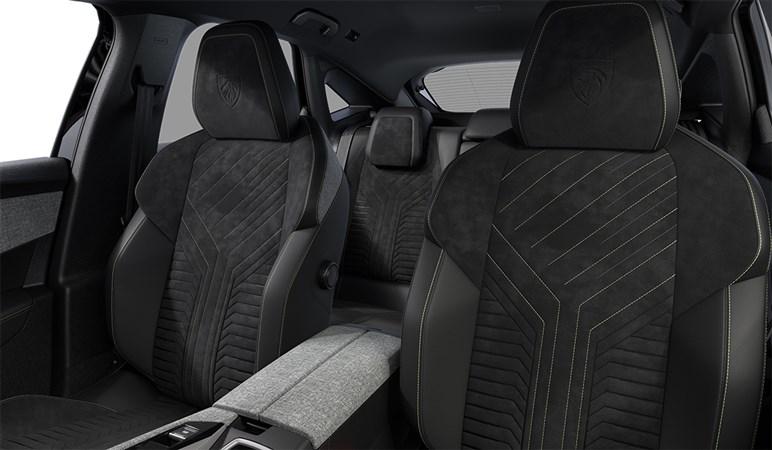プジョー「e-308 SW」改良型を初スクープ！ 新デザイン＆3本爪ライトでEVワゴン戦線に再突入