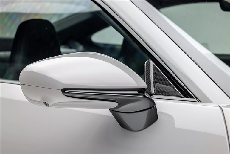 【高額注意】375万円ホイール＆270万円ウイング！ 米チューナーが手がけるポルシェ「992」用カスタム現る