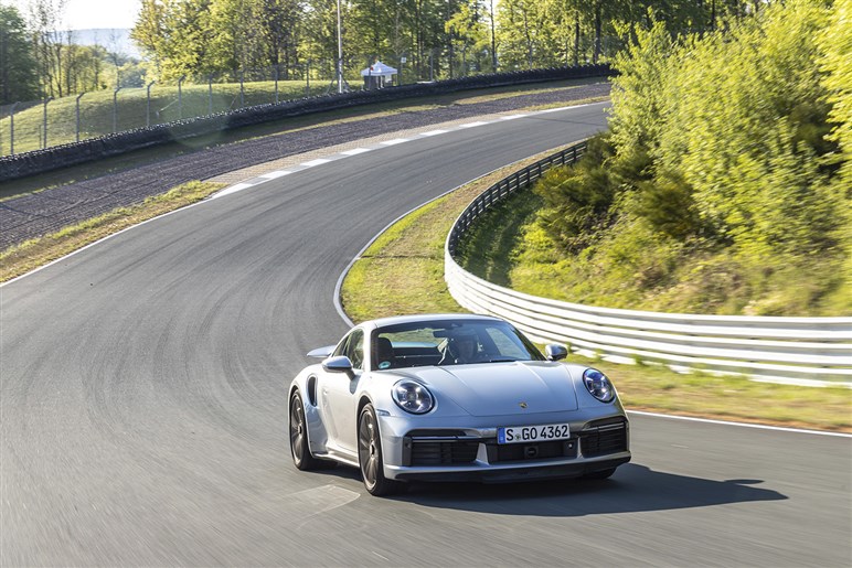 【高額注意】375万円ホイール＆270万円ウイング！ 米チューナーが手がけるポルシェ「992」用カスタム現る