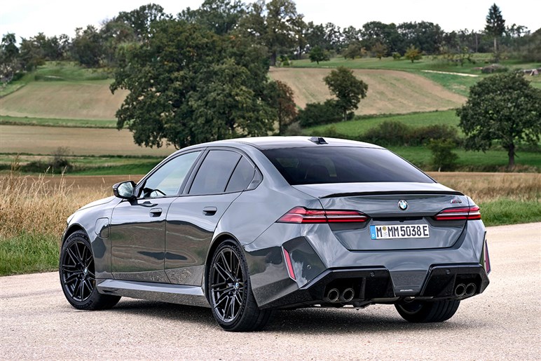 これがドイツ流の狂気！ マンソリーがBMW「M5」を“スーパーカー殺しの最強セダン”に育成完了