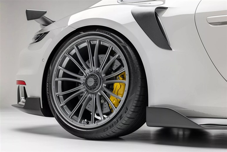 【高額注意】375万円ホイール＆270万円ウイング！ 米チューナーが手がけるポルシェ「992」用カスタム現る