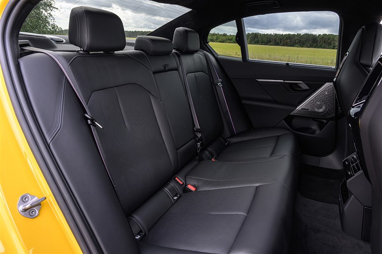 これがドイツ流の狂気！ マンソリーがBMW「M5」を“スーパーカー殺しの最強セダン”に育成完了