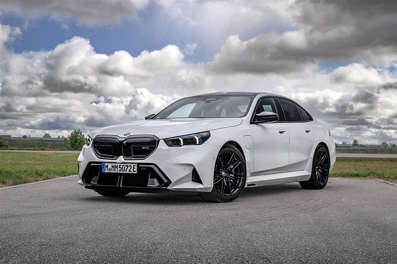 これがドイツ流の狂気！ マンソリーがBMW「M5」を“スーパーカー殺しの最強セダン”に育成完了