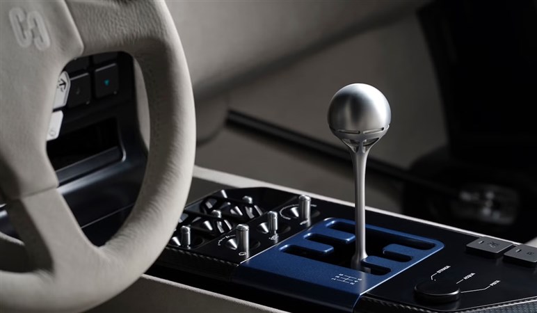 【驚愕】価格は2億超え!? 「ディアブロ」を現代流に昇華させた「エキセントリカV12」が凄すぎる