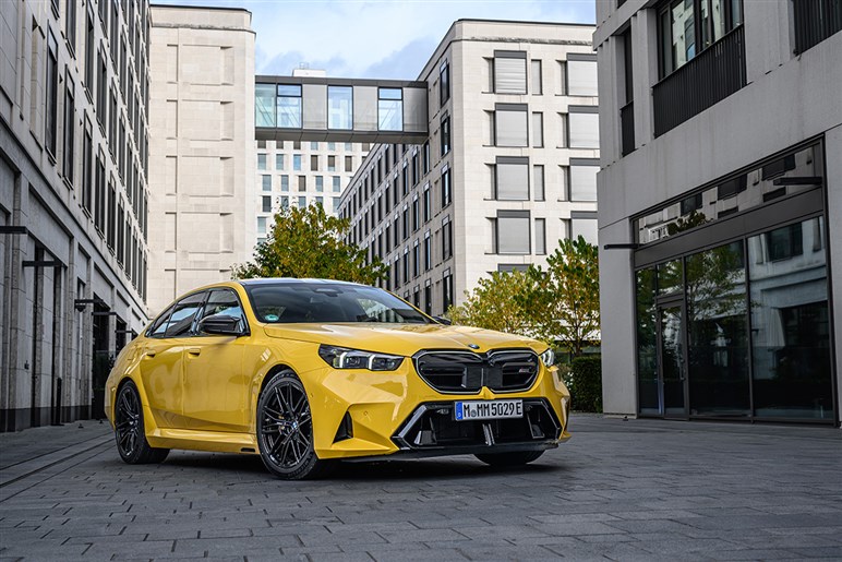 これがドイツ流の狂気！ マンソリーがBMW「M5」を“スーパーカー殺しの最強セダン”に育成完了