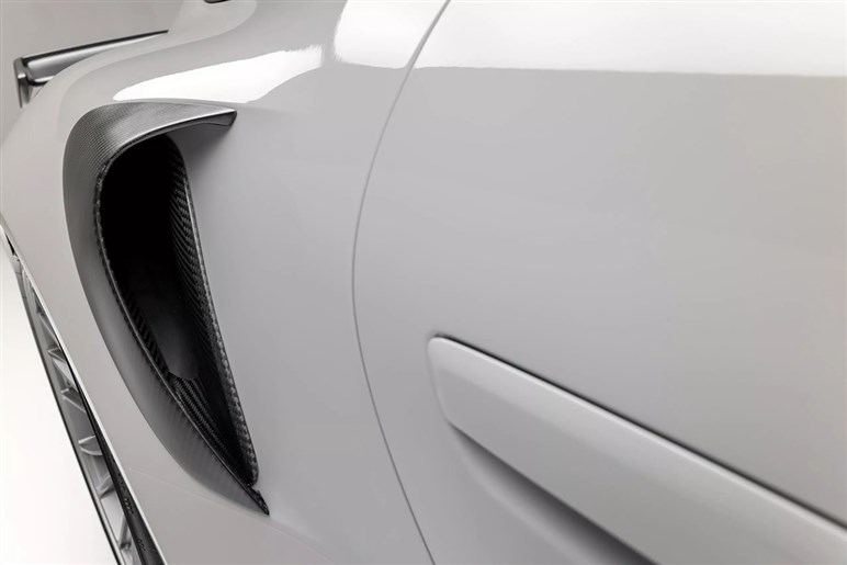 【高額注意】375万円ホイール＆270万円ウイング！ 米チューナーが手がけるポルシェ「992」用カスタム現る