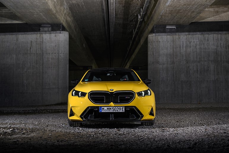 これがドイツ流の狂気！ マンソリーがBMW「M5」を“スーパーカー殺しの最強セダン”に育成完了