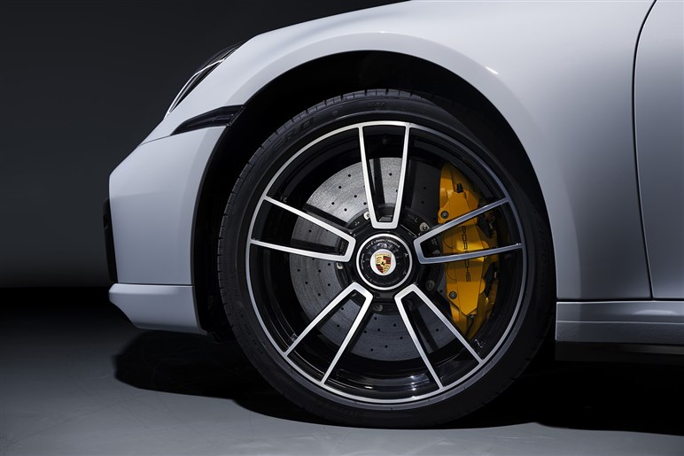 【高額注意】375万円ホイール＆270万円ウイング！ 米チューナーが手がけるポルシェ「992」用カスタム現る