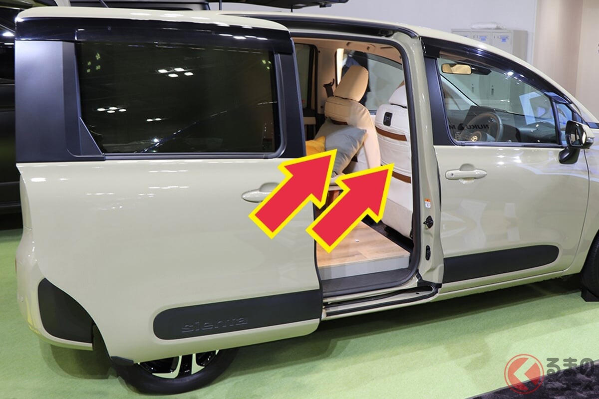 トヨタ斬新「“2シーター”シエンタ」に大注目！ まるでリビングな「めちゃ広ッ車内」＆画期的“窓ガラス”採用のJUNO！ 「部屋」のようにくつろげる“車中泊”もヨユーのコンセプトカーとは？