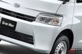 新車207万円！ ダイハツ「小型商用バン」がスゴい！ 全長約4mがちょうどいい＆軽バンより“たくさん積める”のサイコー！ MTもある「グランマックス カーゴ」とは！