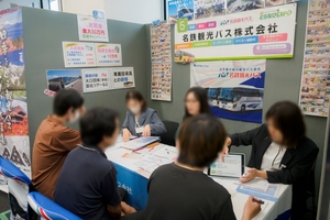 シーラカンス 走るシーラカンス」という何ともコミカルなキャッチフレーズを