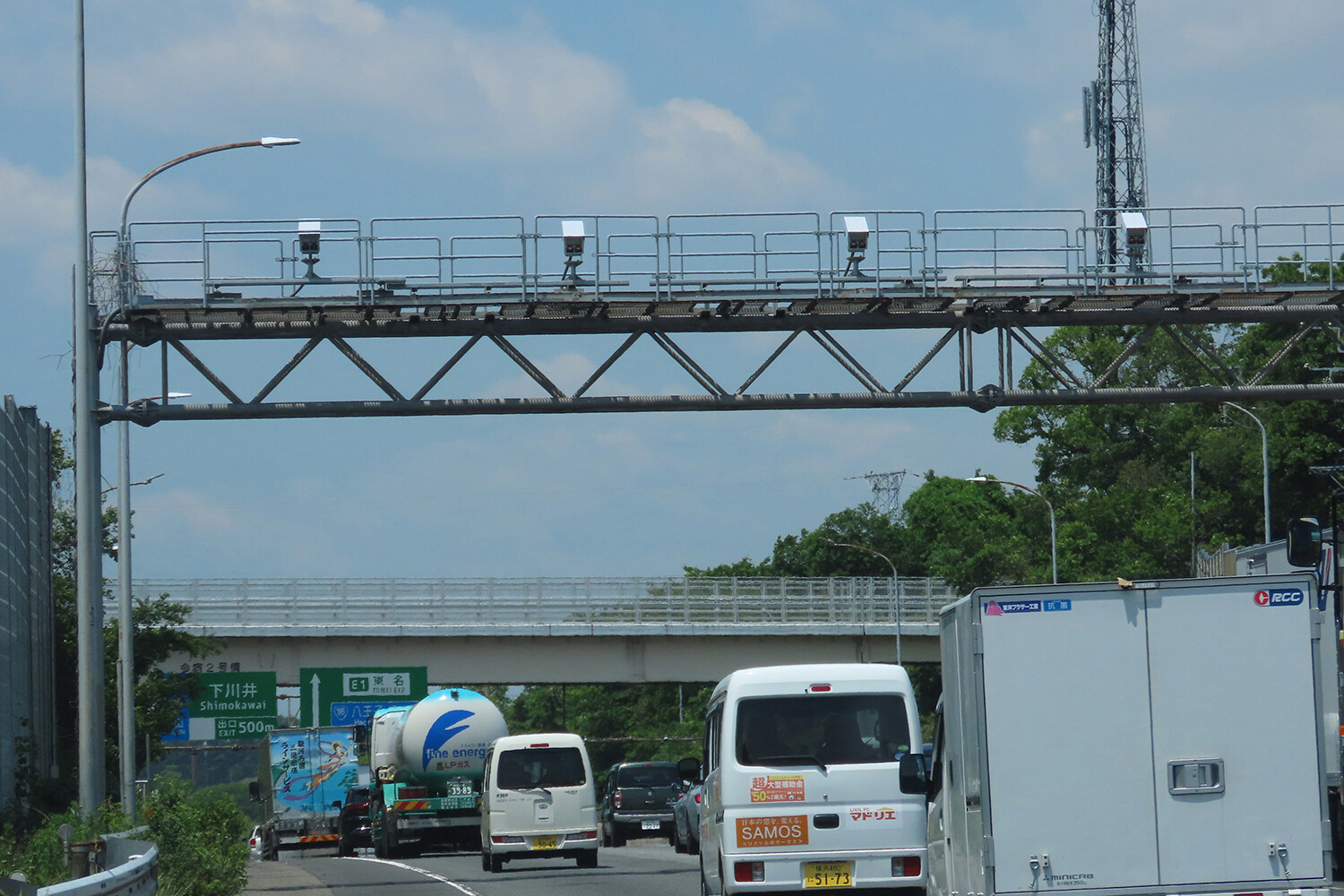 犯罪捜査に大活躍！　道路上に設置されるカメラ「Nシステム」って一体なにを撮っている？