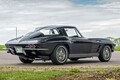 1年間しか生産されなかったシボレー「コルベット C2スプリットウインドウ」が約1990万円で落札！価格が伸びなかったのはヤレが原因？
